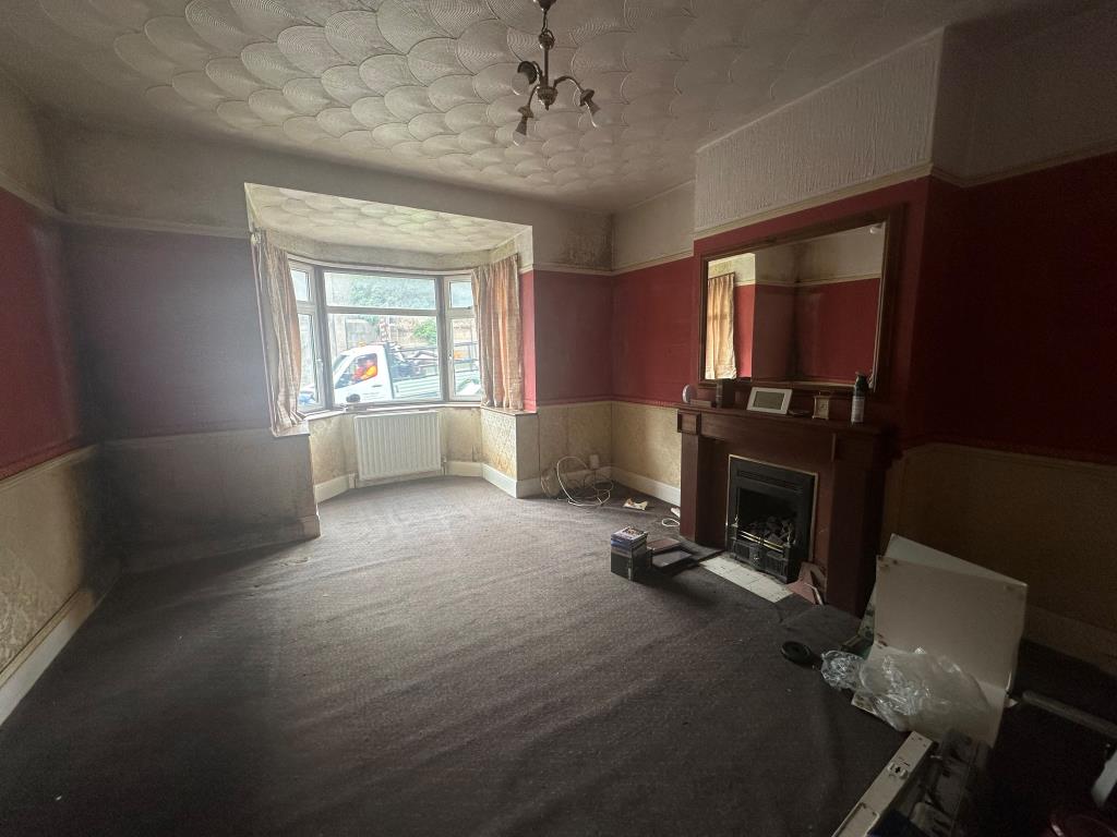 Lot: 92 - THREE-BEDROOM HOUSE FOR IMPROVEMENT - Living room with bay window